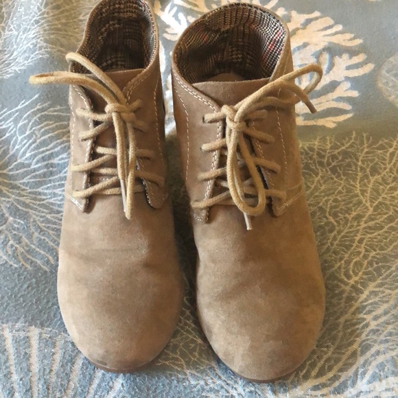 Size 6 Route 66 beige ankle wedge boots. - Picture 2 of 4